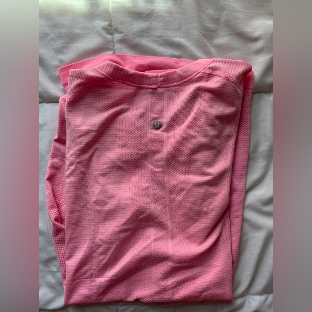 Miami pink Lululemon swiftly top! Size 8